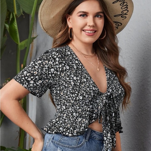 Black with White Ditsy Floral Print Tie-Front Cropped Blouse - Picture 13 of 14